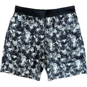 Fabletics 7” Fundamental Shorts